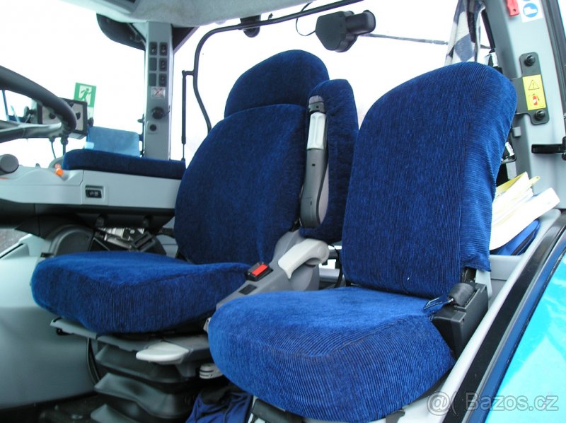 Prodám přesný potah do bagru KOMATSU - 4