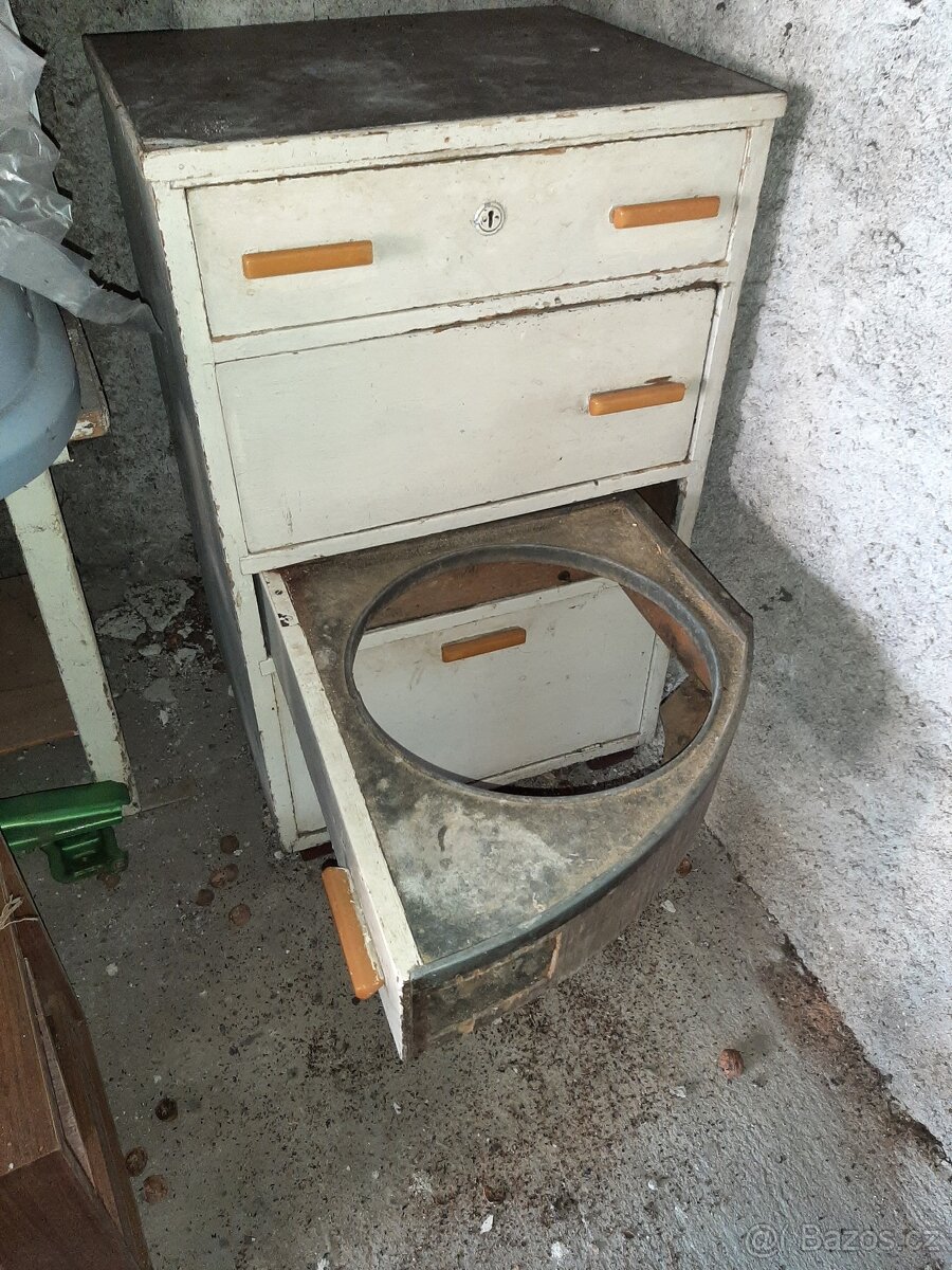 Prodám starou kuchyňskou skříňku - 4