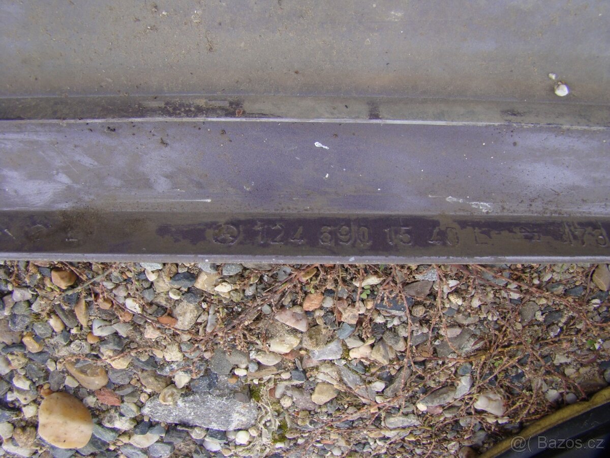 Vnější plastové lišty dveří M-B W124 - 4