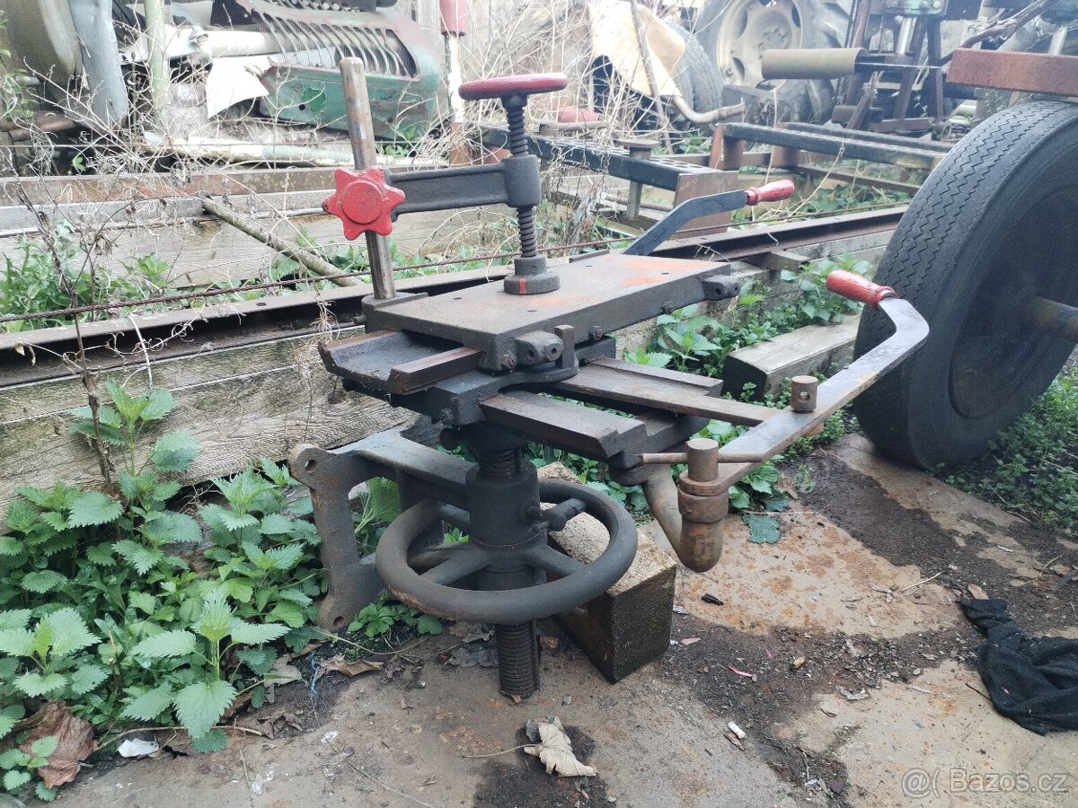 Křížový dlabací stůl - 4