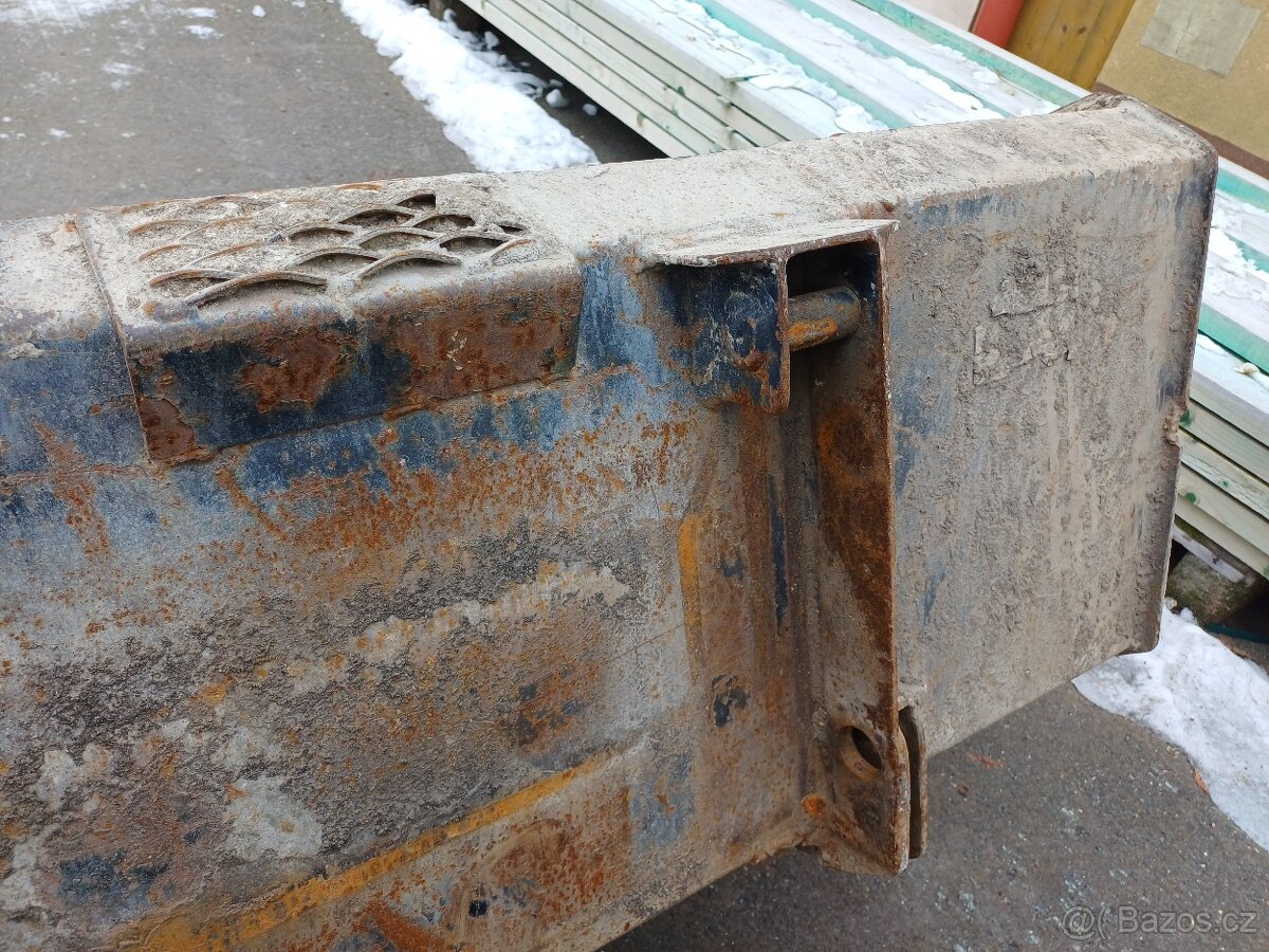 Lopata na Locust nebo UNC - 4