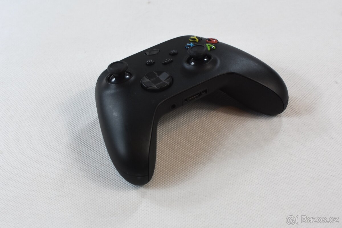 Xbox Series X Wireless Controller černý - 4