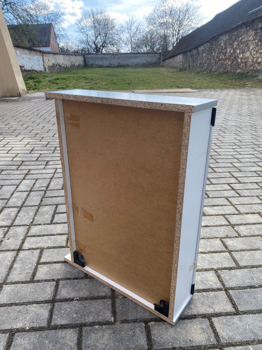 Skříňka - 4