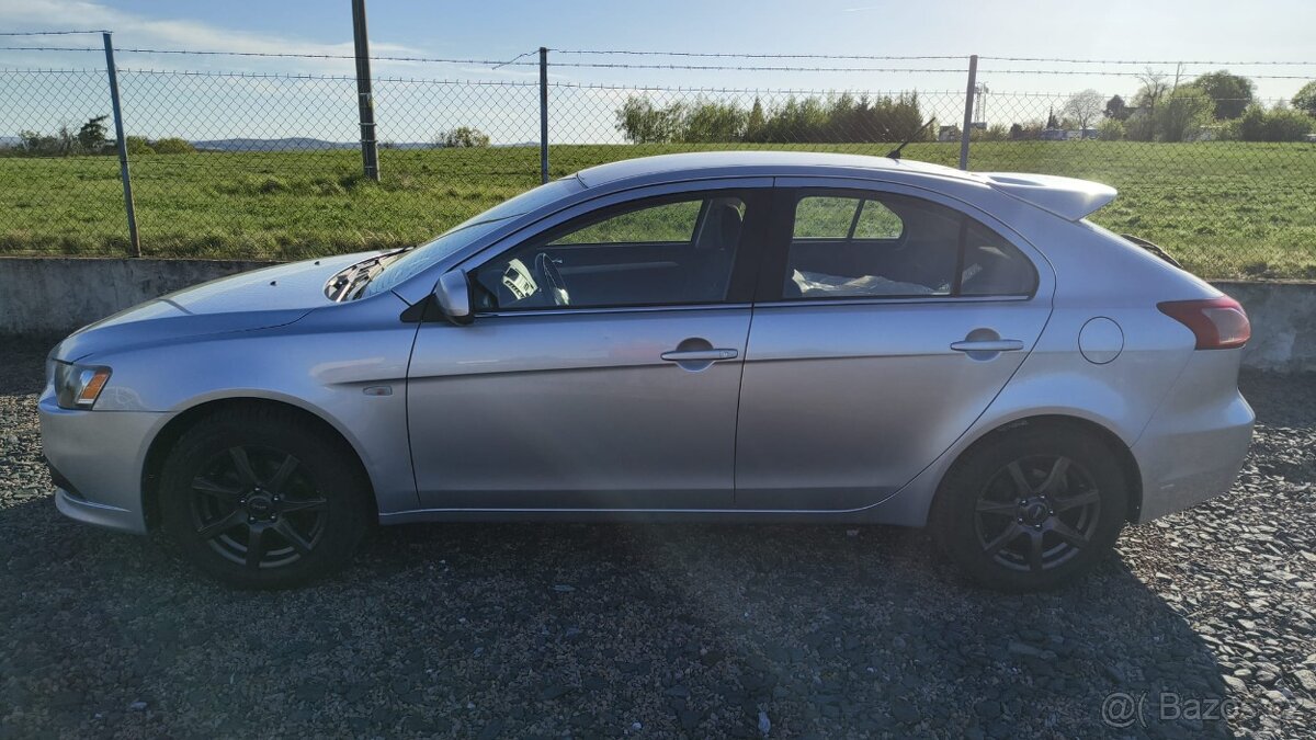 Mitsubishi Lancer 1.5 i ls - 4