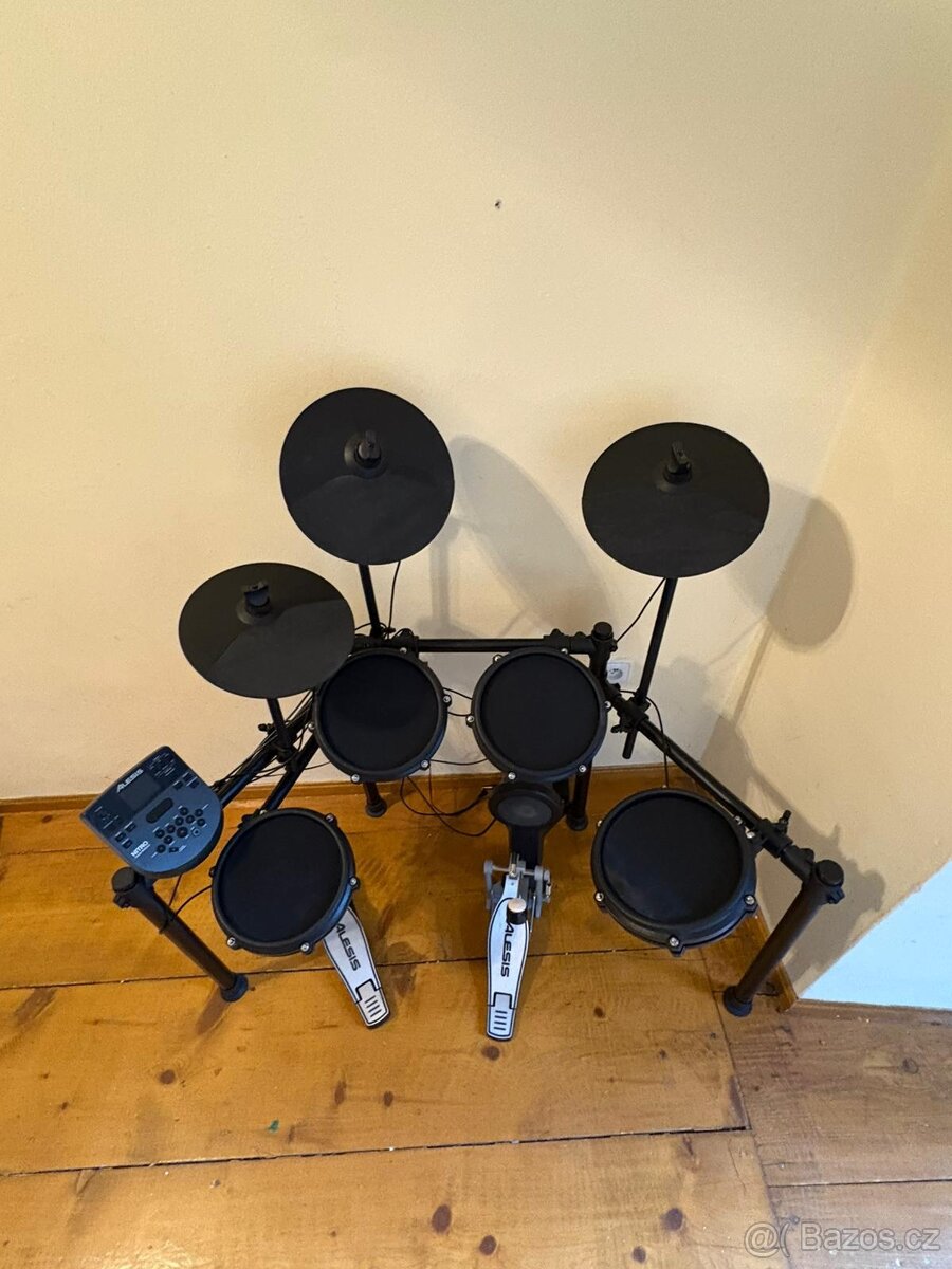 Alesis Nitro Mesh Kit Bundle+Milenium DM-30 E-Drum Monitor - 4