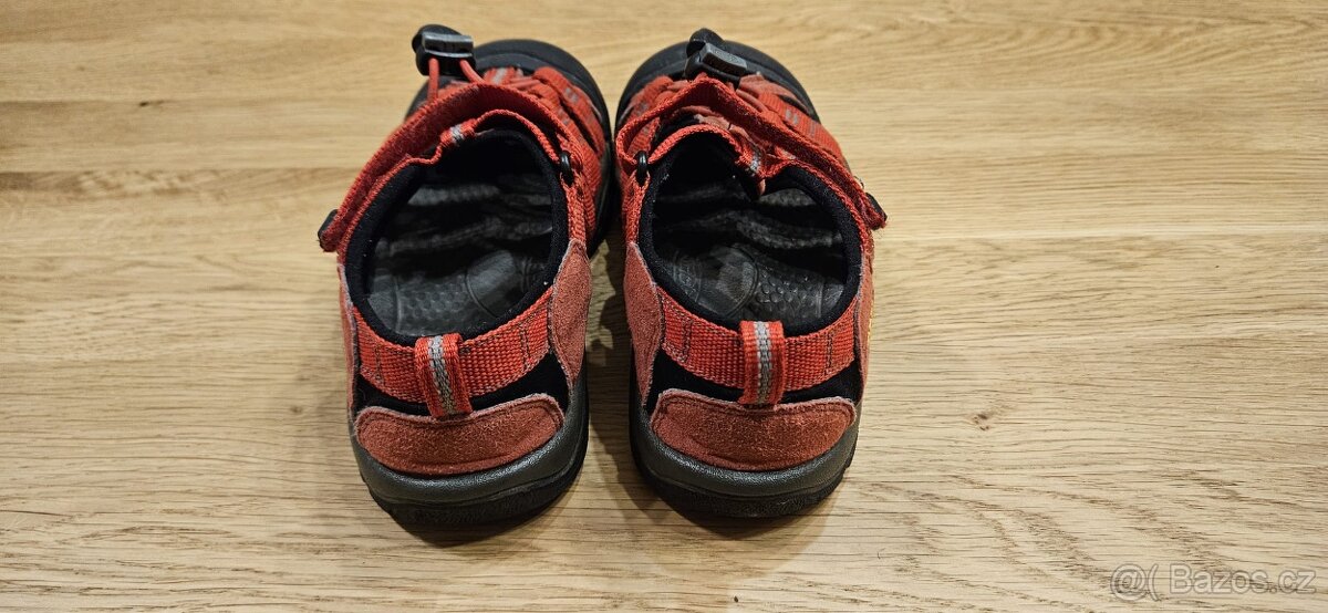 Dětské červené sandály KEEN velikost 34 - 4