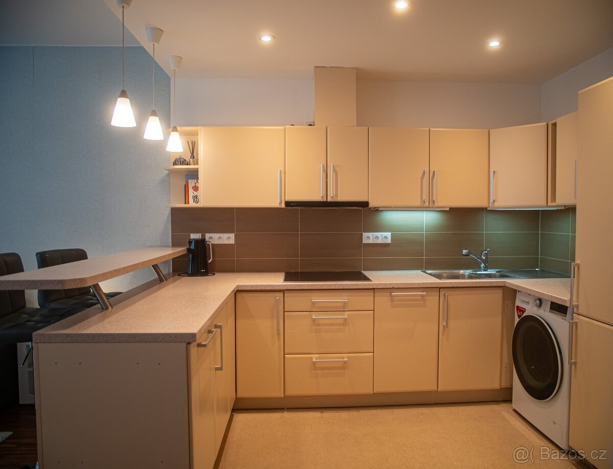 Rezidence s terasou a parkingem na Karlínském náměstí - 4