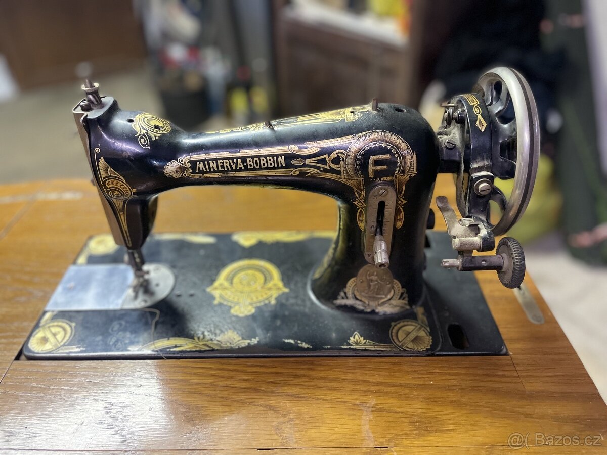 starý šicí stroj Minerva Bobbin - 4