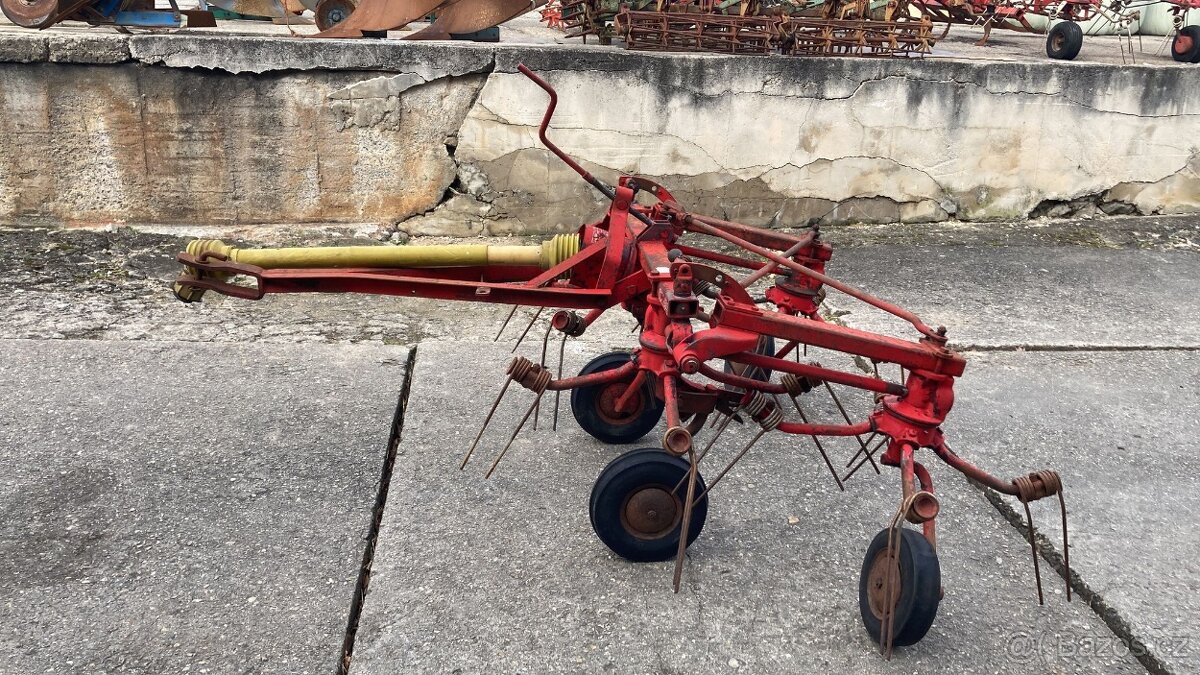 Obraceč tažený Kuhn GF 4 - 4