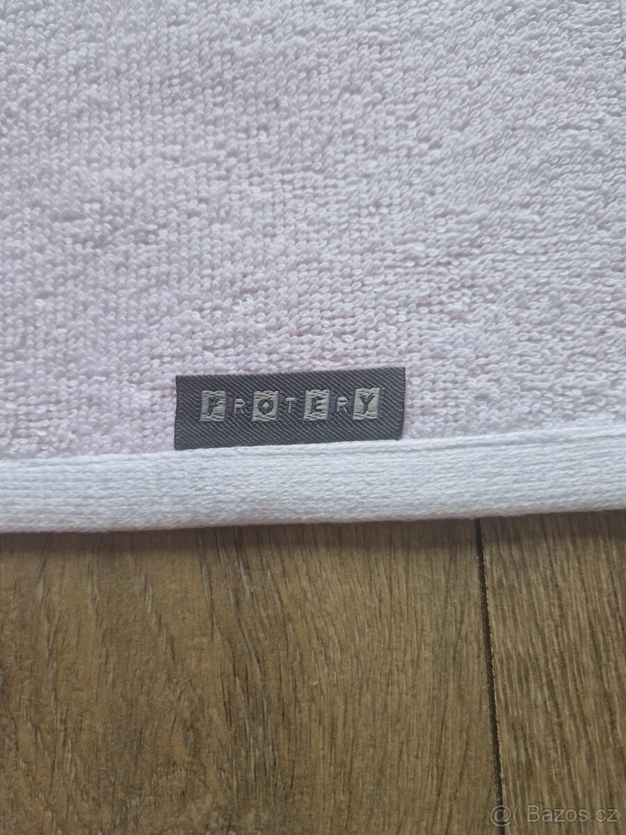 Krásný nový froté ručník Coca Cola - 4