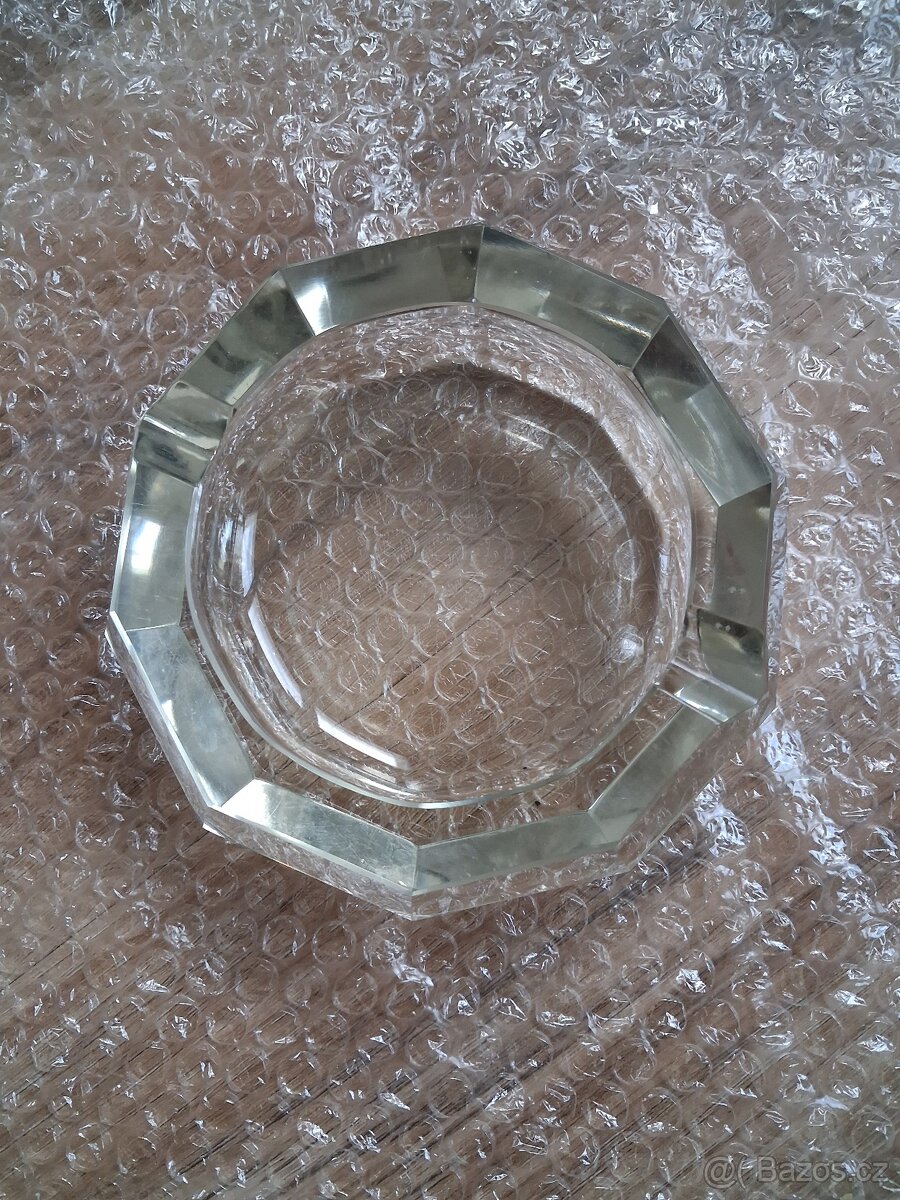 Hranatý skleněný popelník - 4