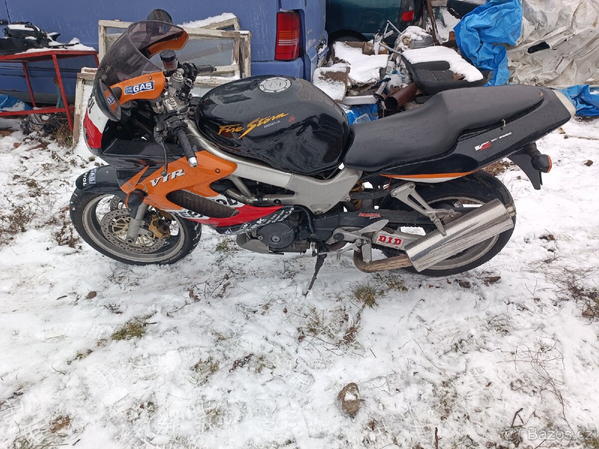 Prodám Honda VTR 1000F Repsol - 4