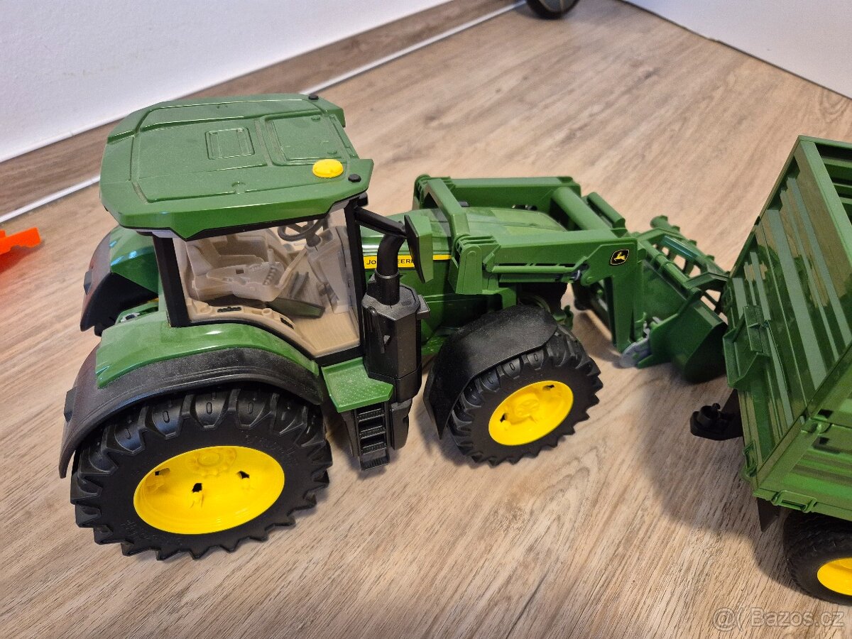 Bruder - velký traktor s vlečkou - 4