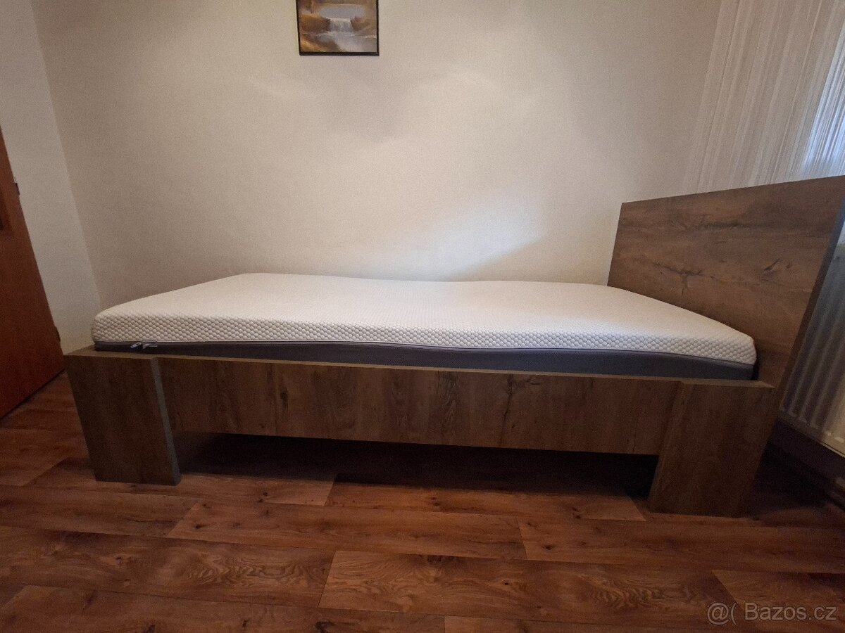 Krásná dřevěná postel jednolůžko - 4