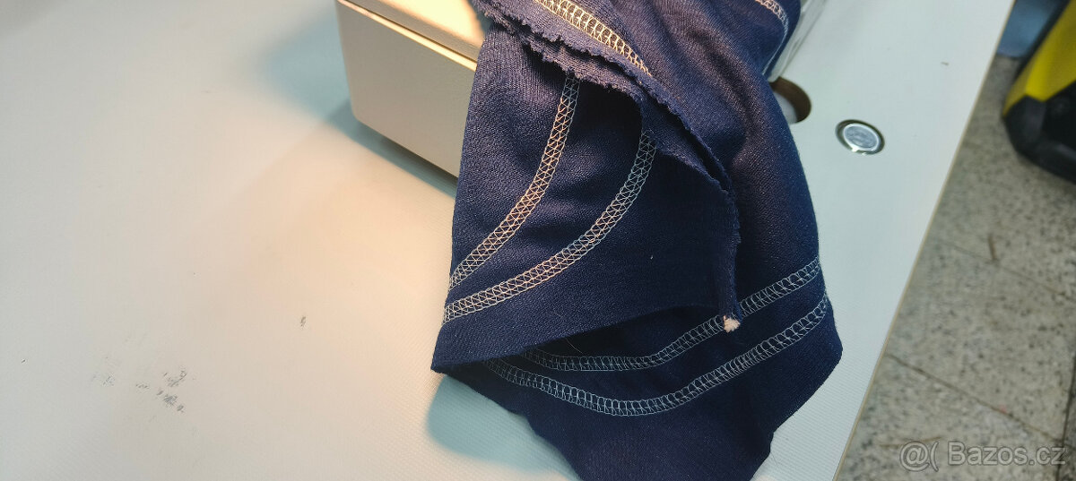 Průmyslový coverlock Siruba F007K - 4