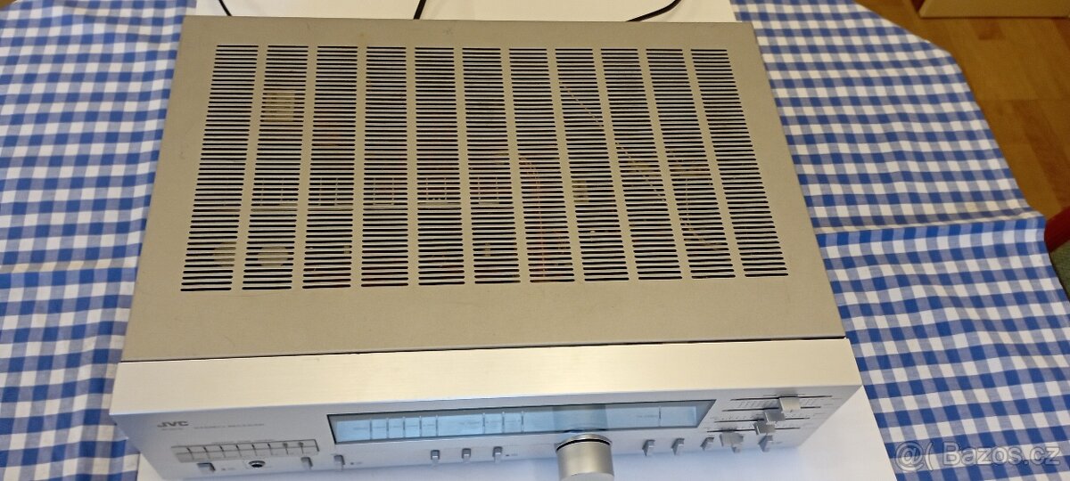 Japonský receiver JVC RS 11L - 4