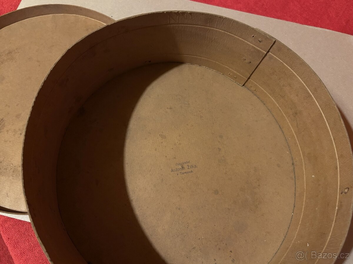 Bytelná krabice na dort s víkem z Terezína - 4