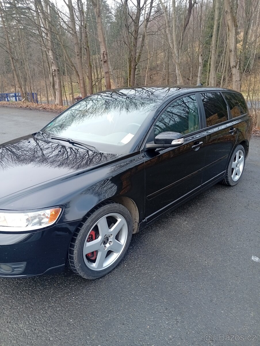 Prodám Volvo V50 2,4D5 - 4