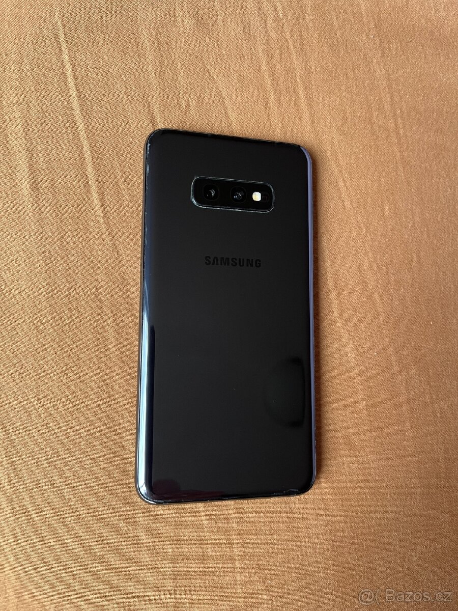 Samsung Galaxy S10e 6GB/128GB černý
- 4
