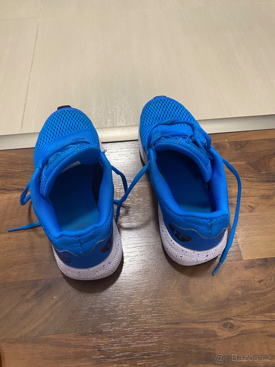 UNDER ARMOUR - juniorská obuv, délka stélky 25cm - 4