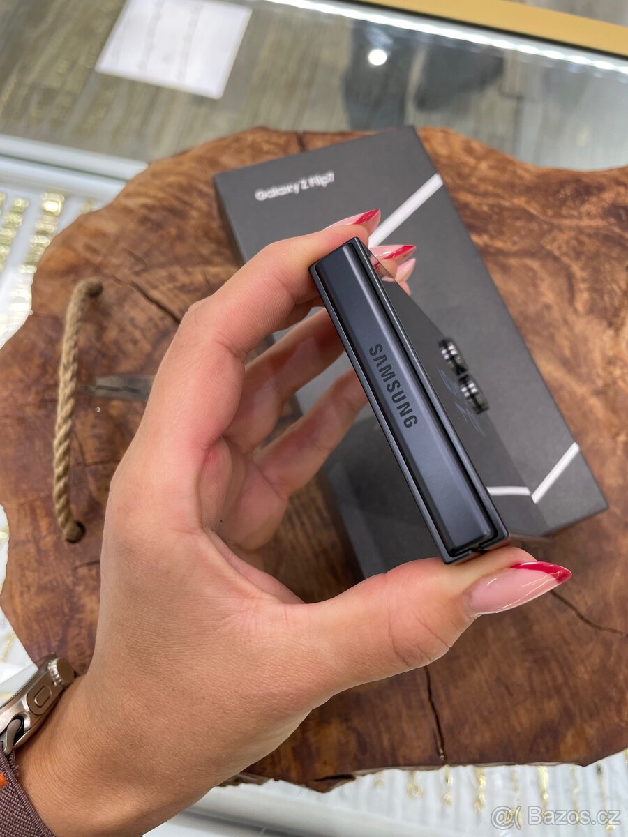 Samsung Galaxy Z Flip 7 - 4