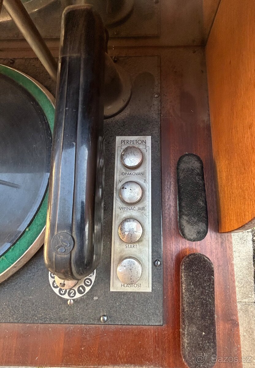Starý gramofon Perpeton - 4