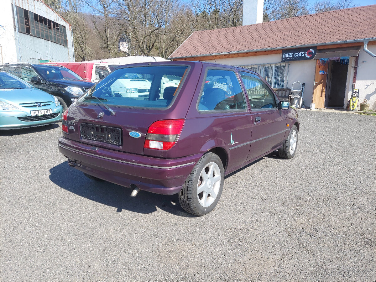 FORD FIESTA 1.3i - 4