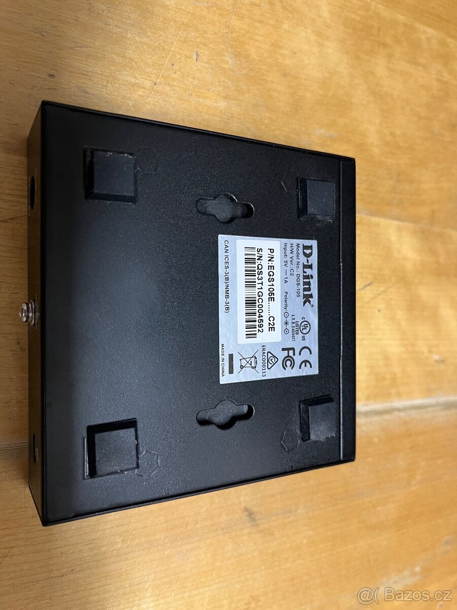Switch D-Link DGS105 5 Port gigabit switch - 4