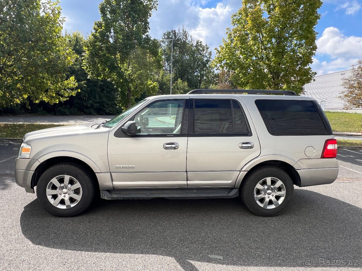 Ford Expedition XLT 5,4 V8, 4x4, 1.majitel, 67 000 km