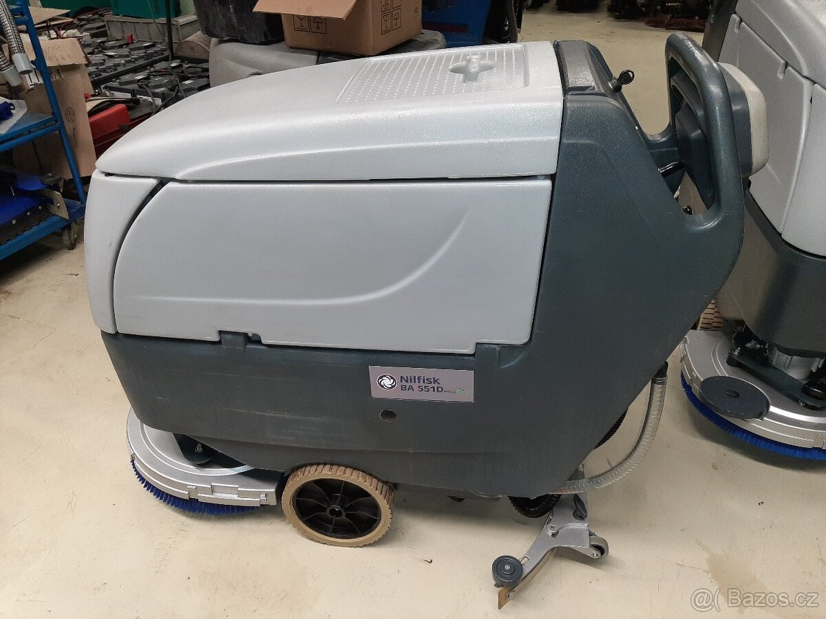 Podlahový mycí stroj Nilfisk BA 551 s vlast.pojezdem - 4