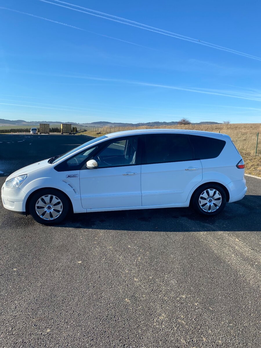Ford S-Max 2.0 107kw 7.místné - 4