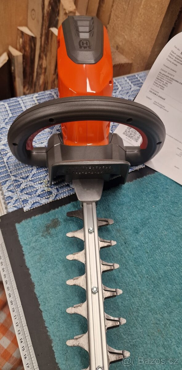 Prodávám aku plotostřih Husqvarna 215i HD45 (solo) - 4