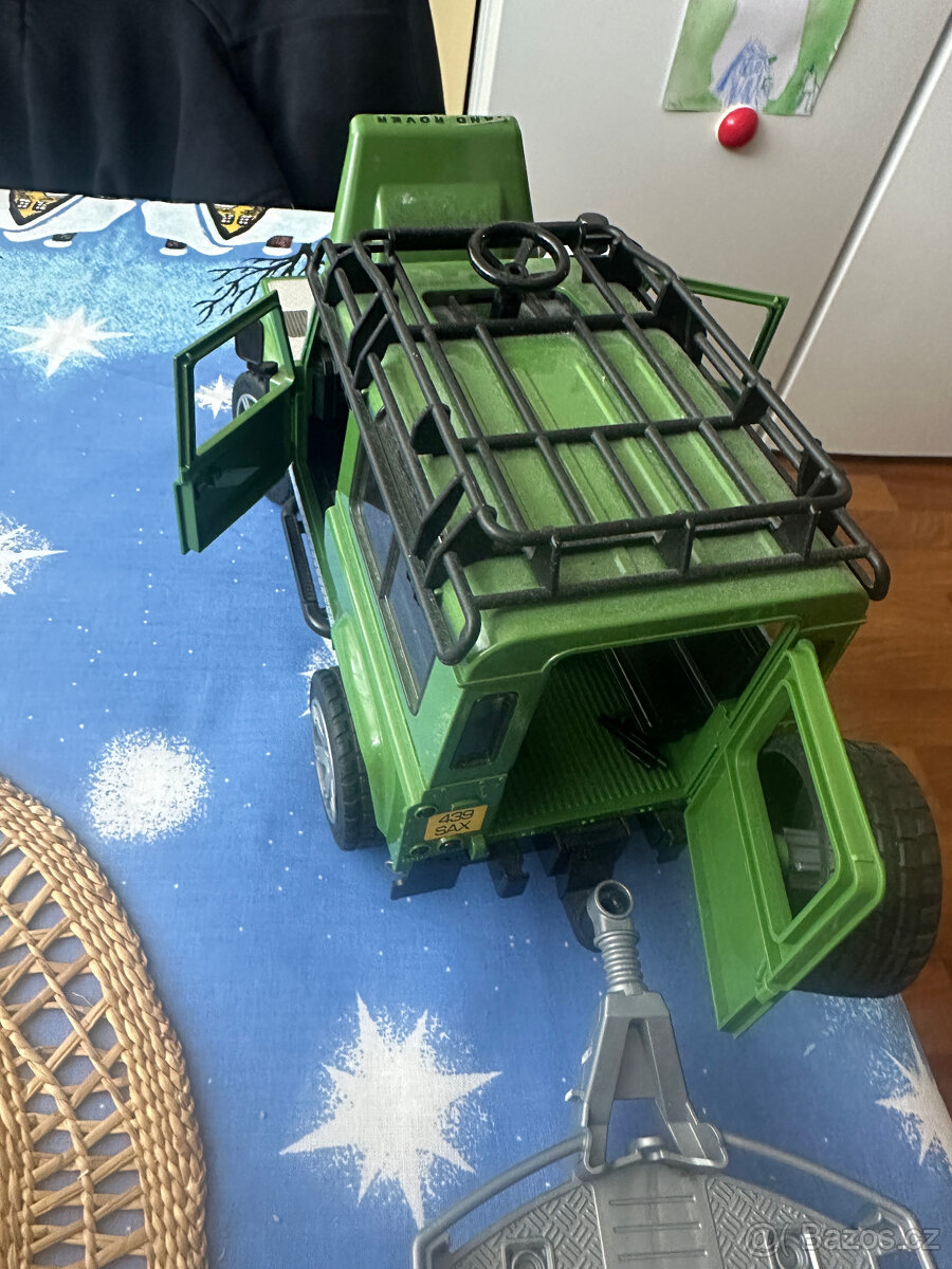 Bruder Jeep s vlekem. - 4