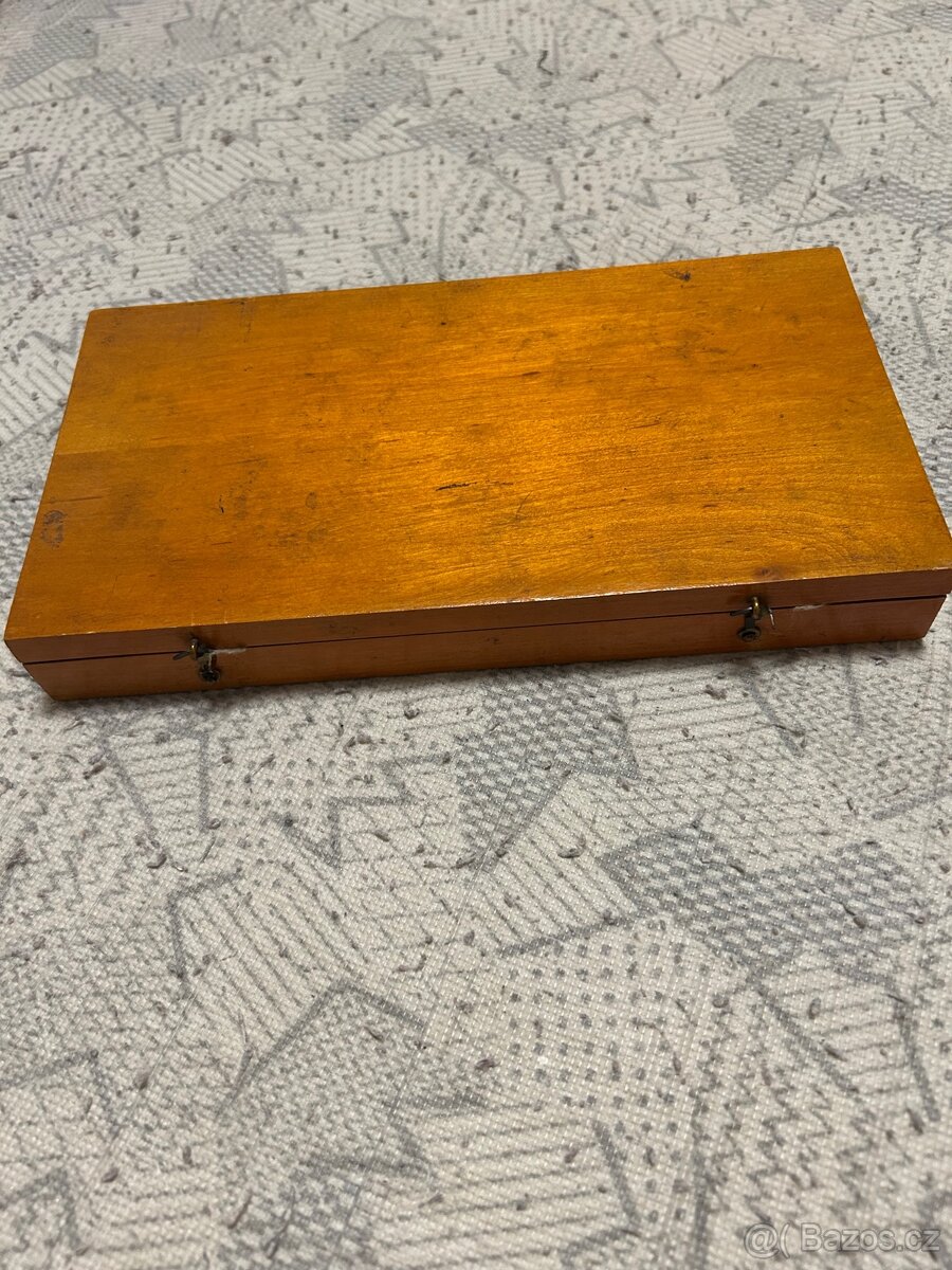 Stará dvoumisková váha v dřevěném pouzdře - 4