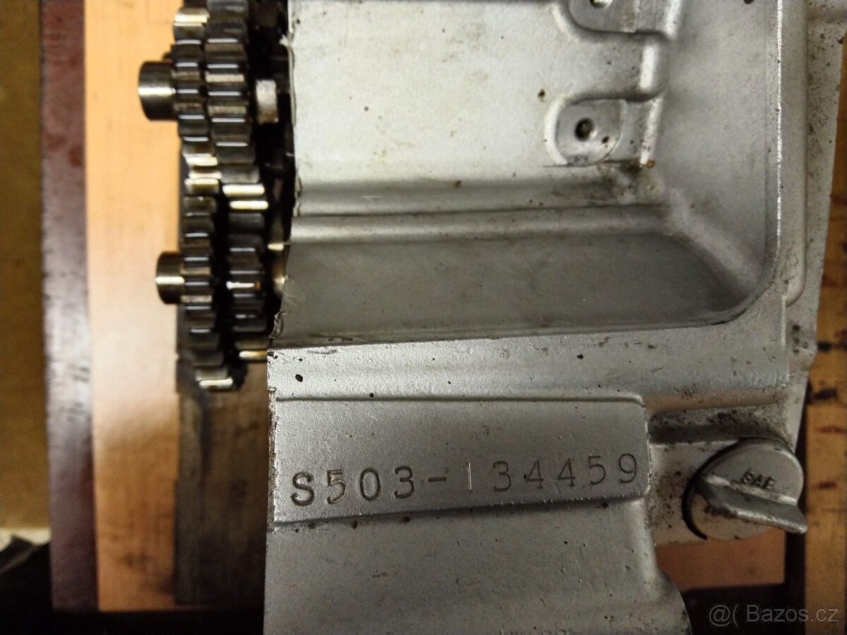 Rozebraný motor VS Suzuki 800 - 4