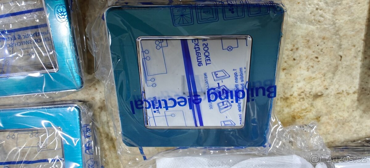 Vypínače, zásuvky - 4