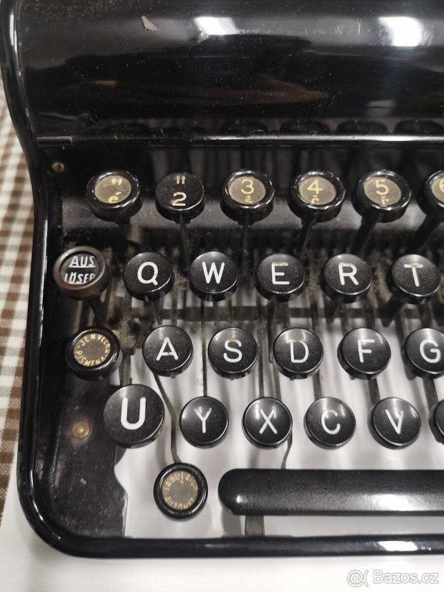 Psací stroj Olympia 40 léta - 4