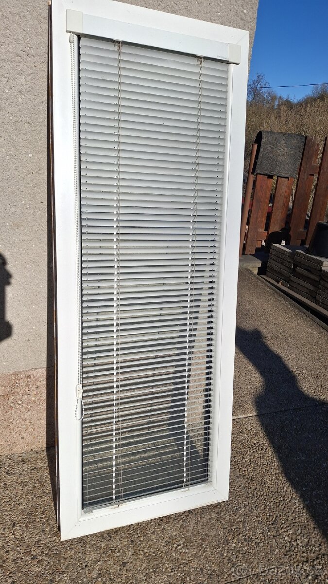 Prodám dvě fixní okna REHAU - 4