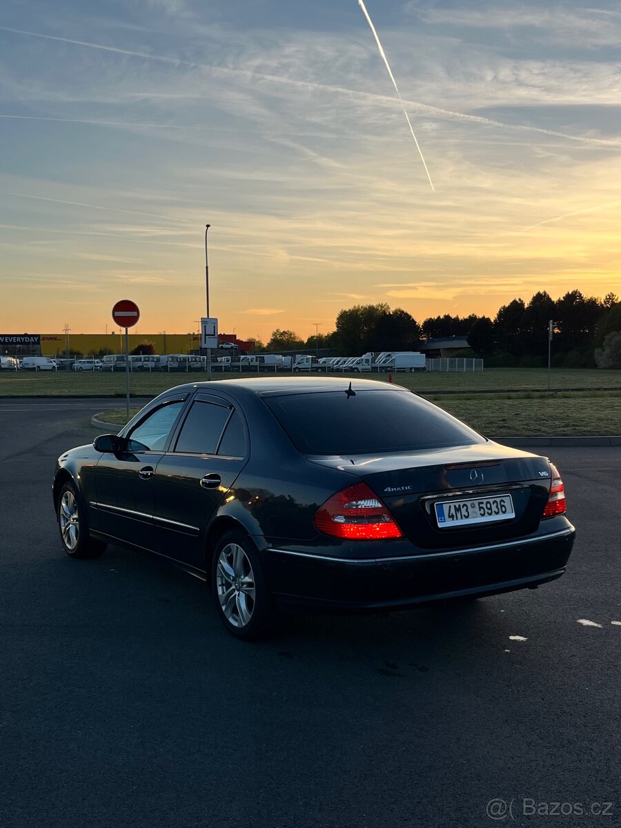Mercedes E320 - 4