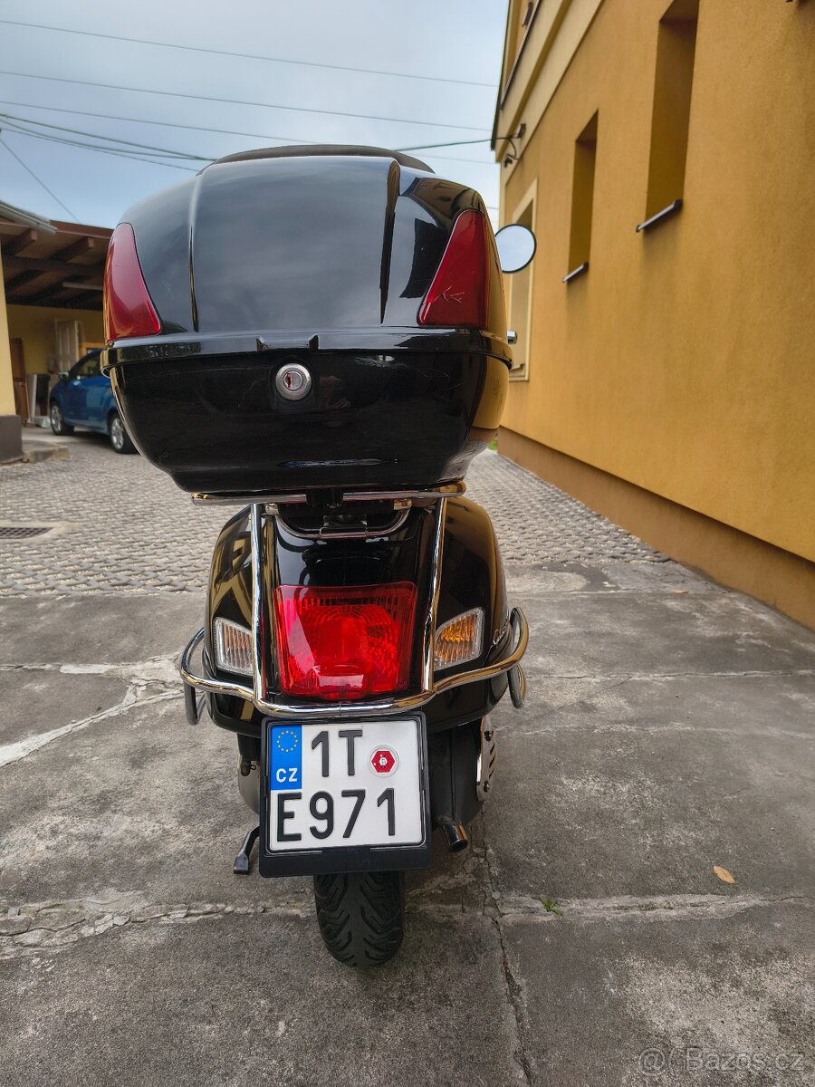 Vespa 250 GTS ie - 4