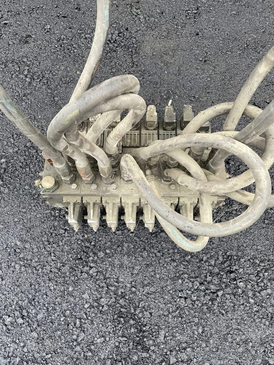 Podstavec hydraulické ruky LKT + rozvaděč Danfoss - 4