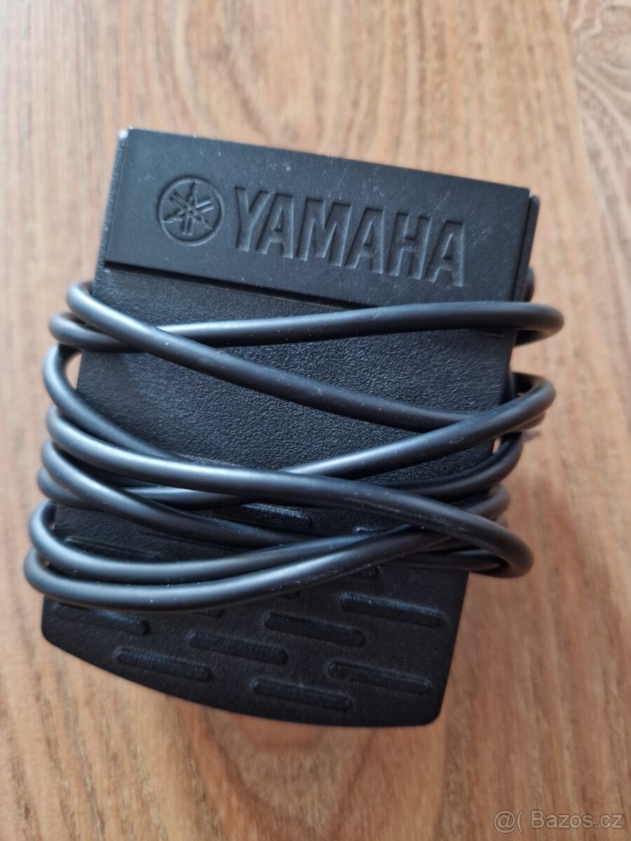 YAMAHA PORTALBLE GRAND DGX - 640 - 4