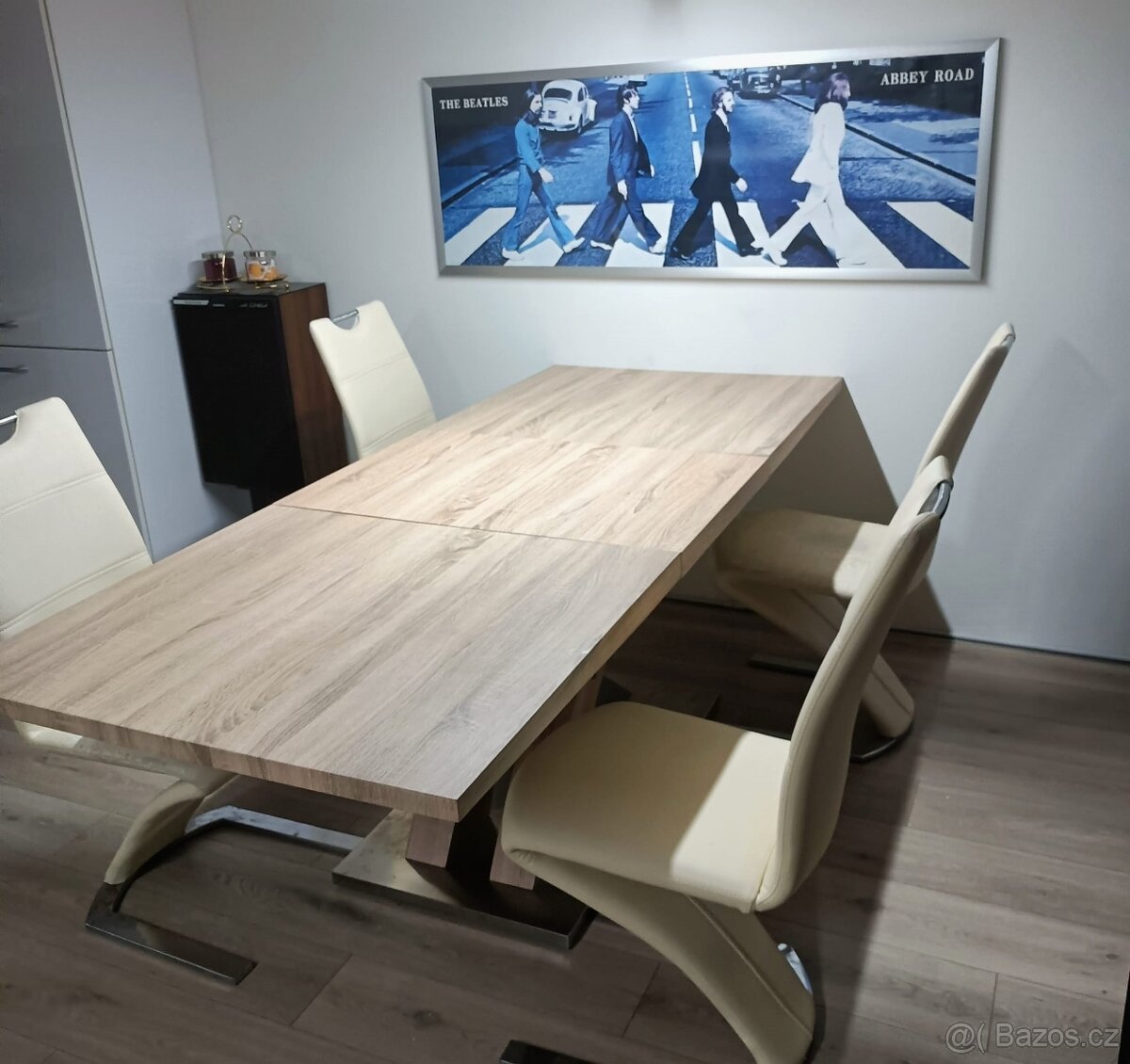 Jídelní stůl a (4ks židle). - 4