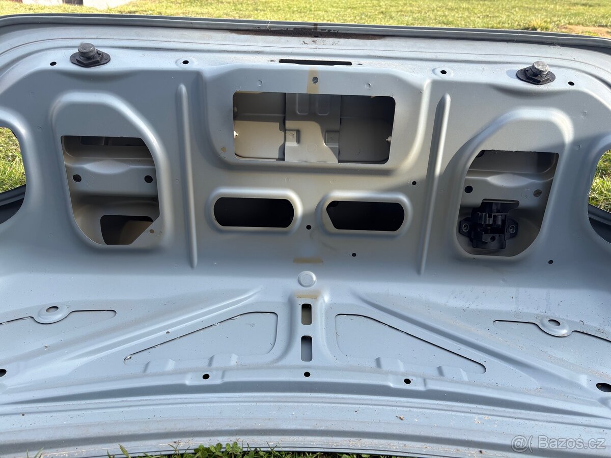 Páté dveře BMW E90 - 4