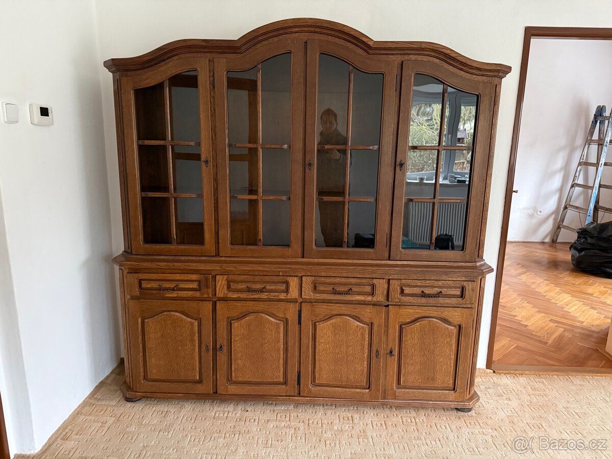 Skříň s vitrínou - 4
