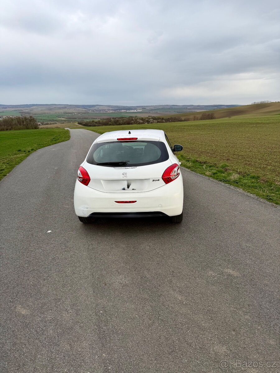 Peugeot 208 - 4