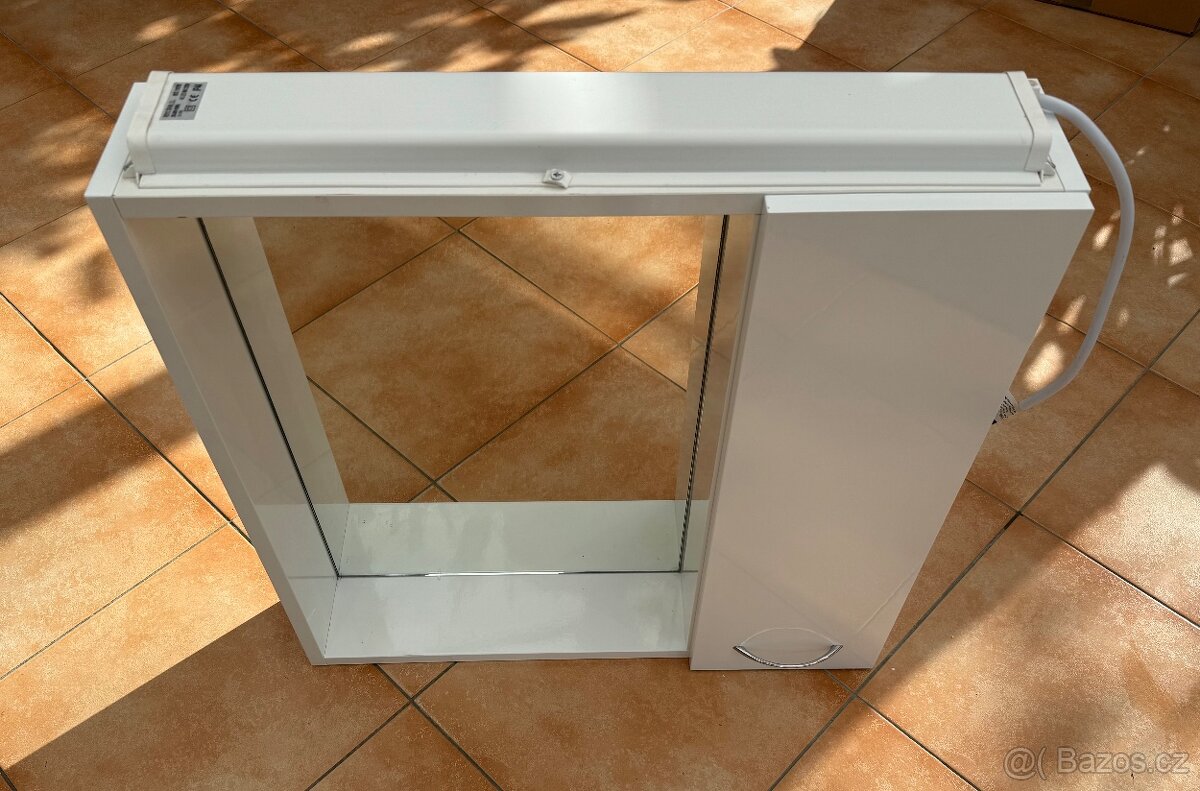 Závěsná koupelnová skříňka - 4