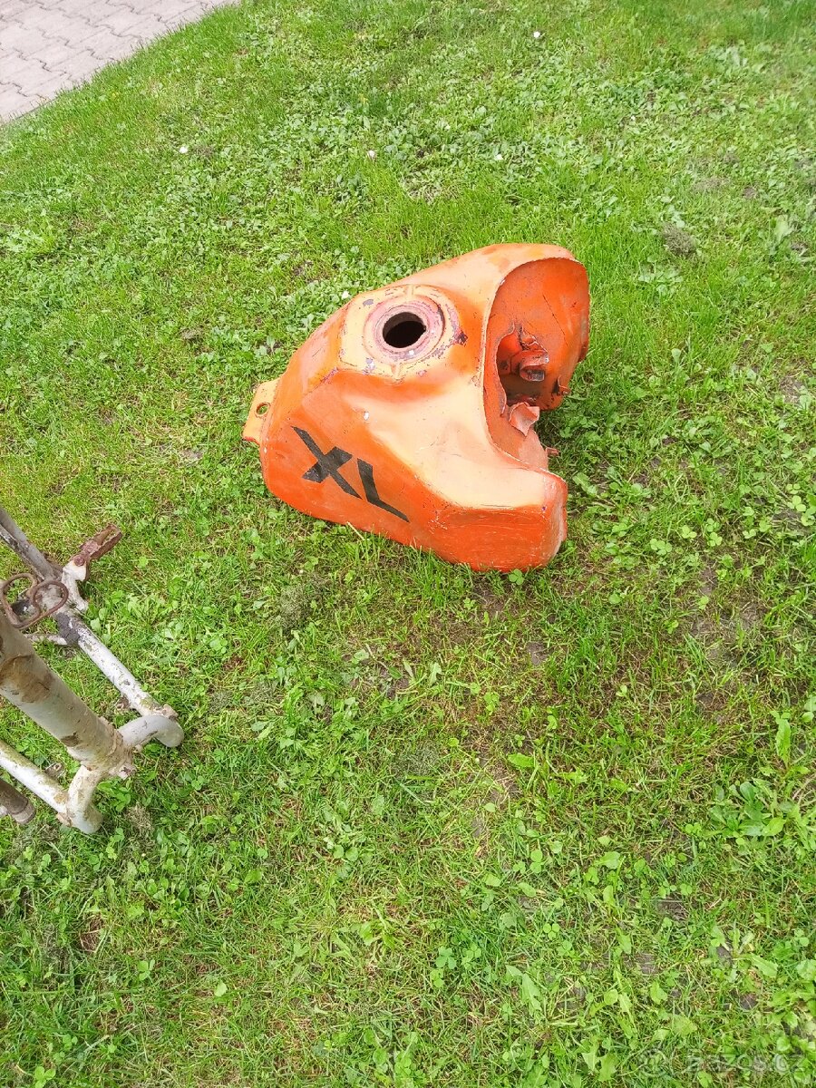 Honda XL600 - rám - 4