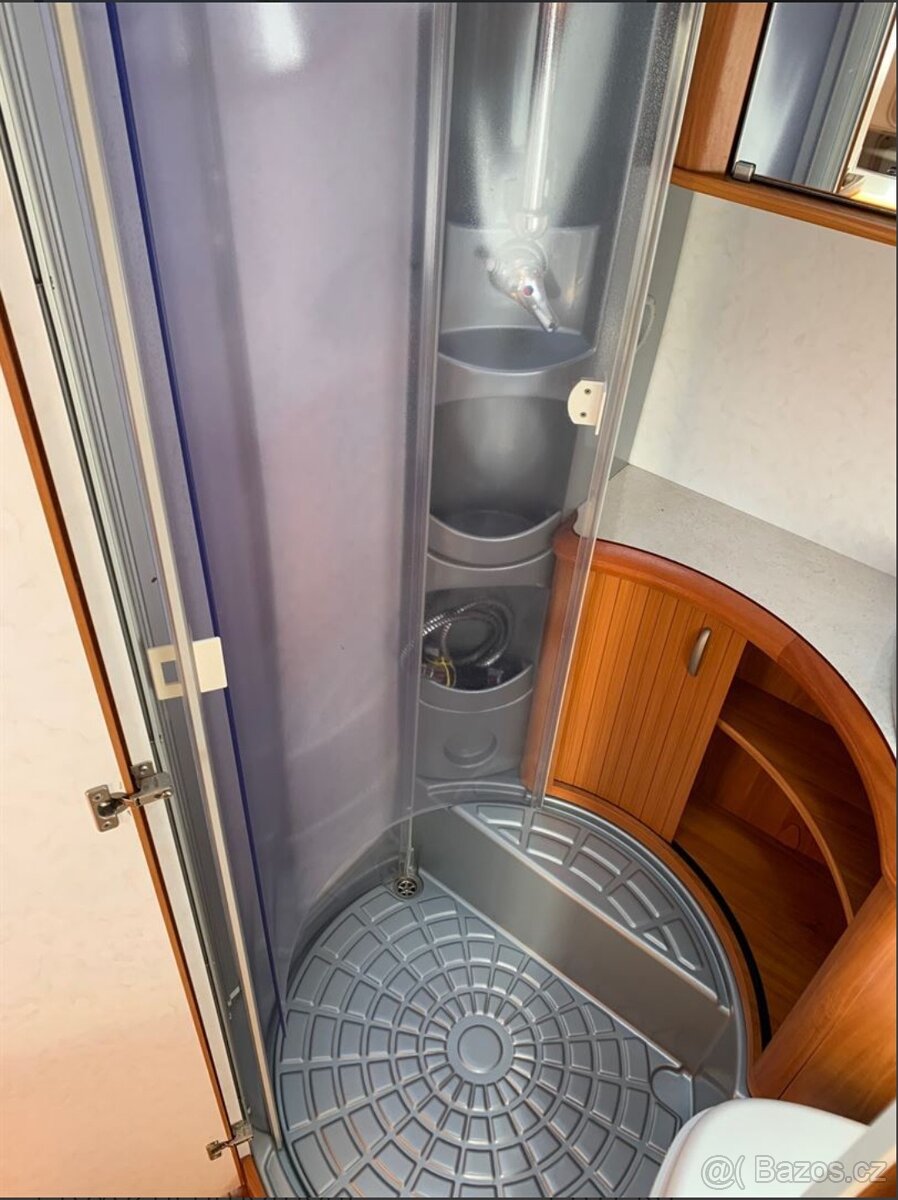 Karavan Hobby Excellent 460 LU- MOVER, PŘEDSTAN