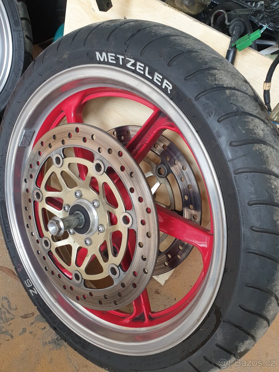 Prodám dily na honda vfr800 2000r.v - 4